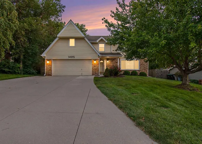 Central Family Oasis With Hot Tub & Fenced Yard