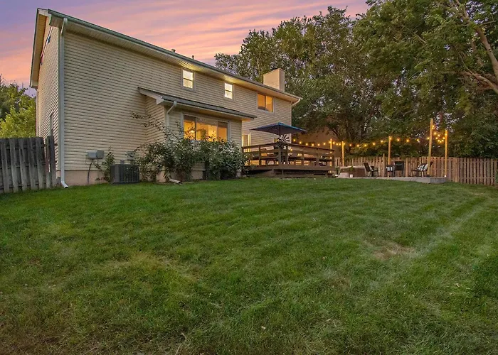 Central Family Oasis With Hot Tub & Fenced Yard