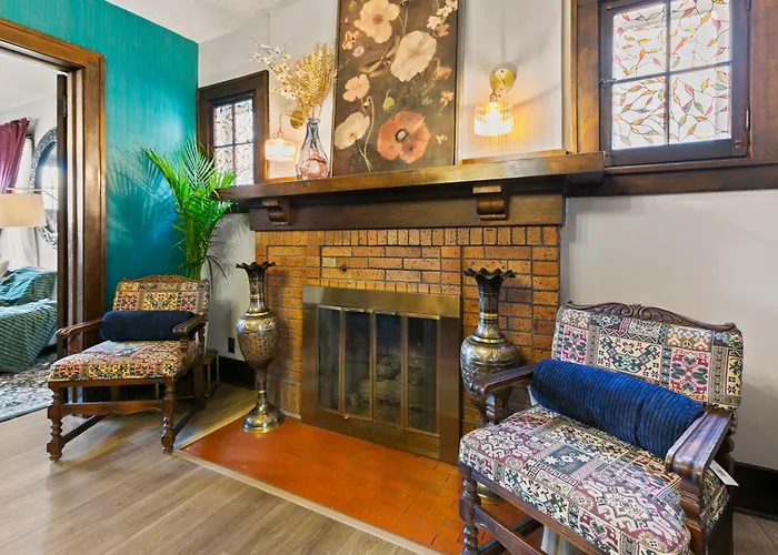 Rewind Vault-Luxe Home With Theater, Arcade And Bar