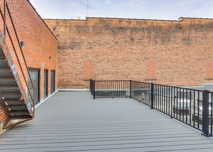 Downtown Omaha Getaway W/ Deck & Gas Grill!